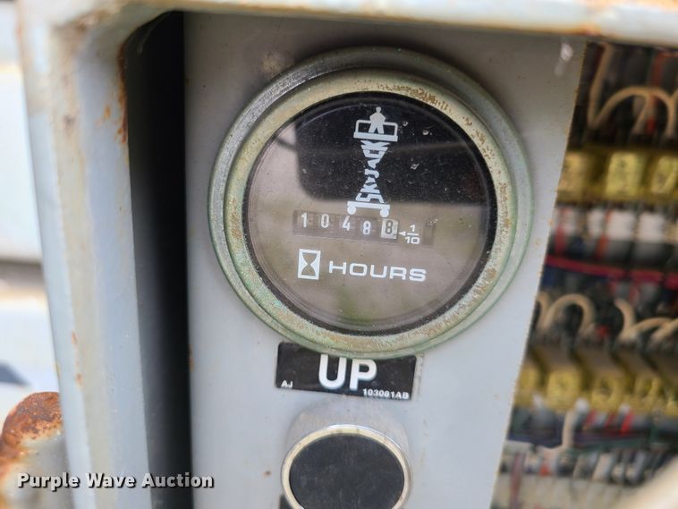 image for item IC9889 2000 Skyjack SJ8841  scissor lift