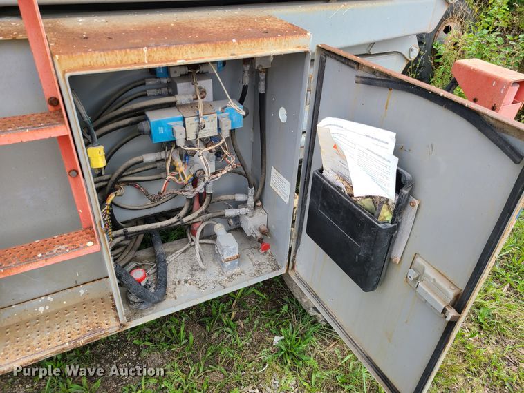 image for item IC9889 2000 Skyjack SJ8841  scissor lift