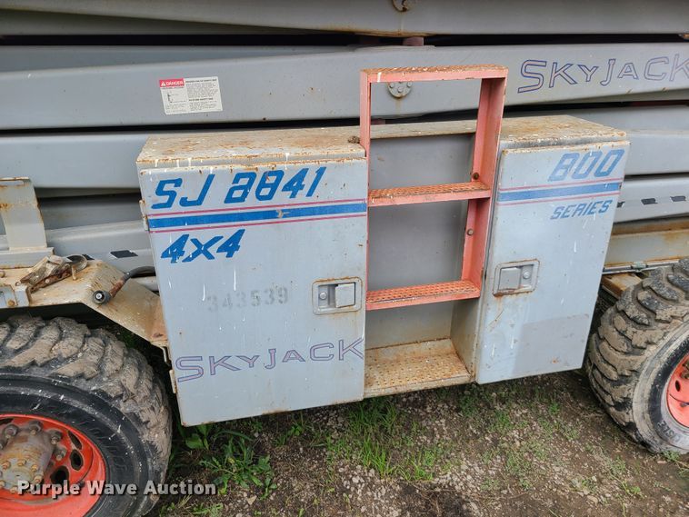 image for item IC9889 2000 Skyjack SJ8841  scissor lift