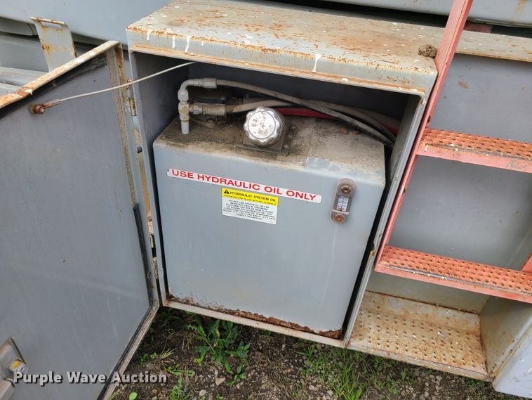 image for item IC9889 2000 Skyjack SJ8841  scissor lift