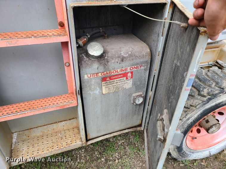 image for item IC9889 2000 Skyjack SJ8841  scissor lift