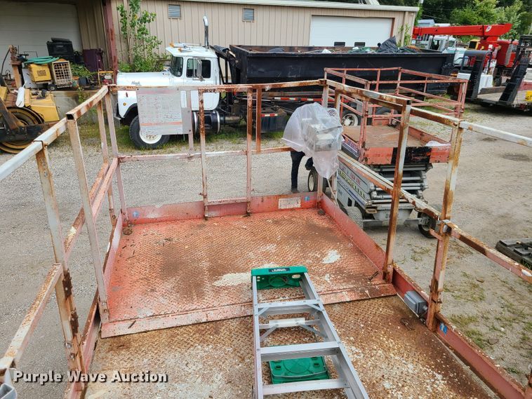 image for item IC9889 2000 Skyjack SJ8841  scissor lift