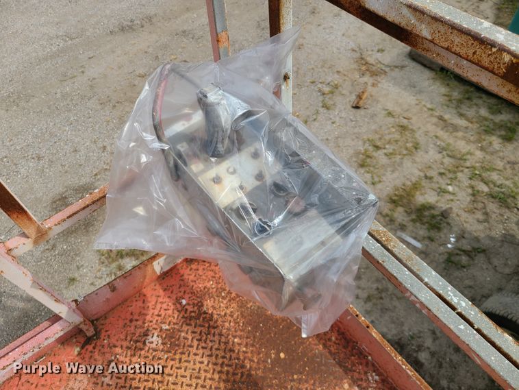 image for item IC9889 2000 Skyjack SJ8841  scissor lift