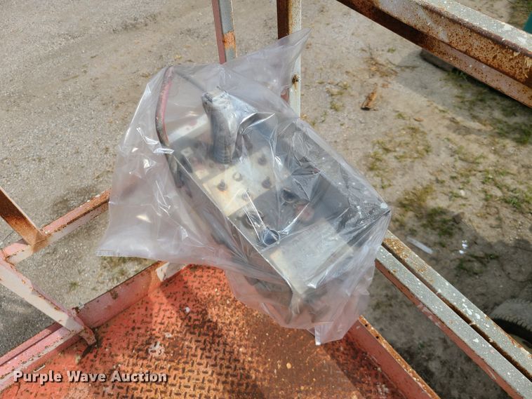 image for item IC9889 2000 Skyjack SJ8841  scissor lift