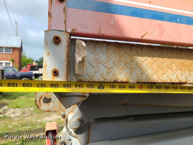 image for item IC9889 2000 Skyjack SJ8841  scissor lift