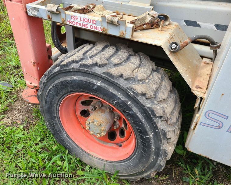 image for item IC9889 2000 Skyjack SJ8841  scissor lift
