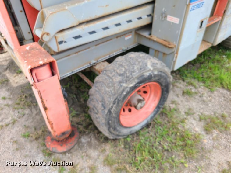 image for item IC9889 2000 Skyjack SJ8841  scissor lift