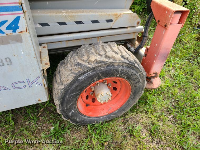 image for item IC9889 2000 Skyjack SJ8841  scissor lift