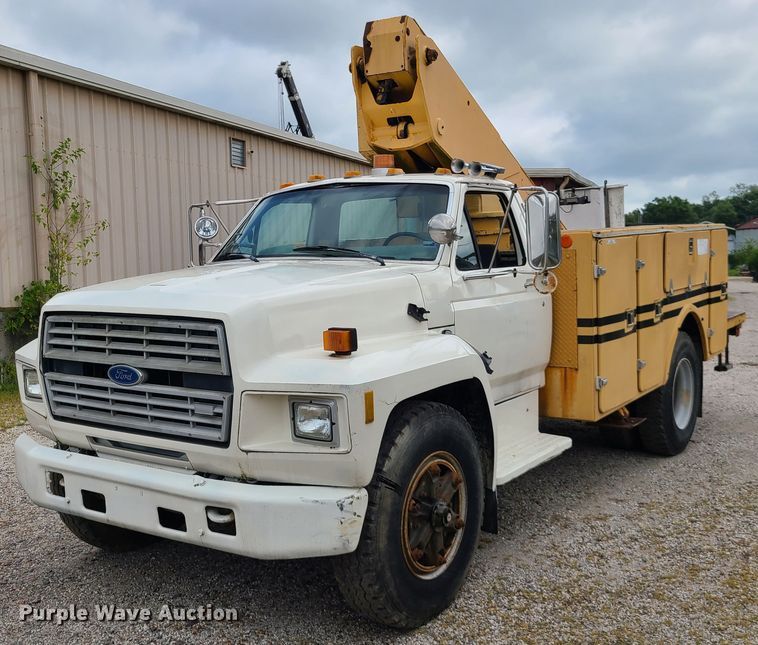 image for item IC9891 1989 Ford F700  bucket truck