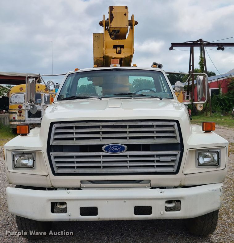 image for item IC9891 1989 Ford F700  bucket truck