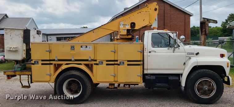 image for item IC9891 1989 Ford F700  bucket truck