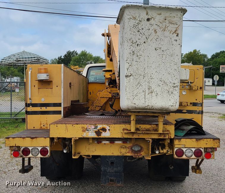 image for item IC9891 1989 Ford F700  bucket truck