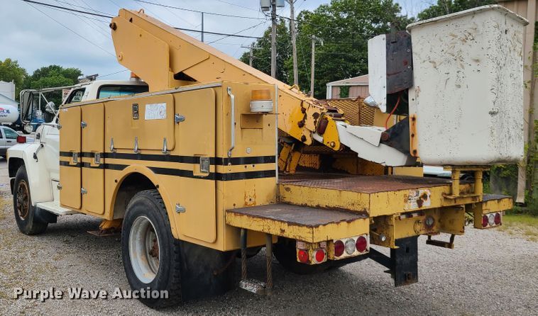 image for item IC9891 1989 Ford F700  bucket truck