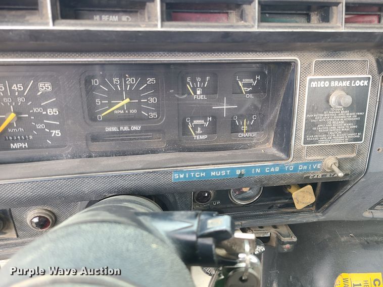 image for item IC9891 1989 Ford F700  bucket truck