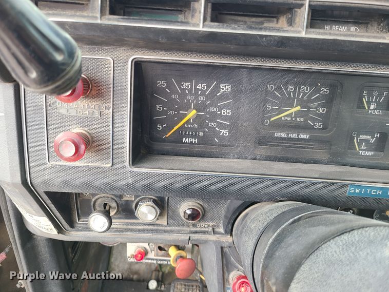 image for item IC9891 1989 Ford F700  bucket truck