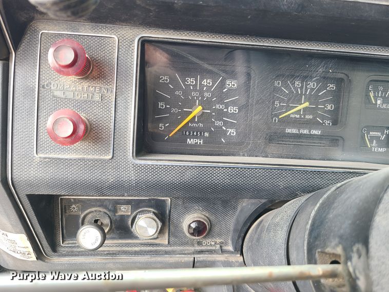 image for item IC9891 1989 Ford F700  bucket truck