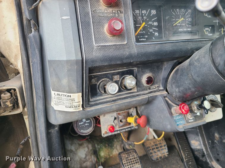 image for item IC9891 1989 Ford F700  bucket truck