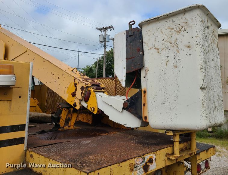 image for item IC9891 1989 Ford F700  bucket truck