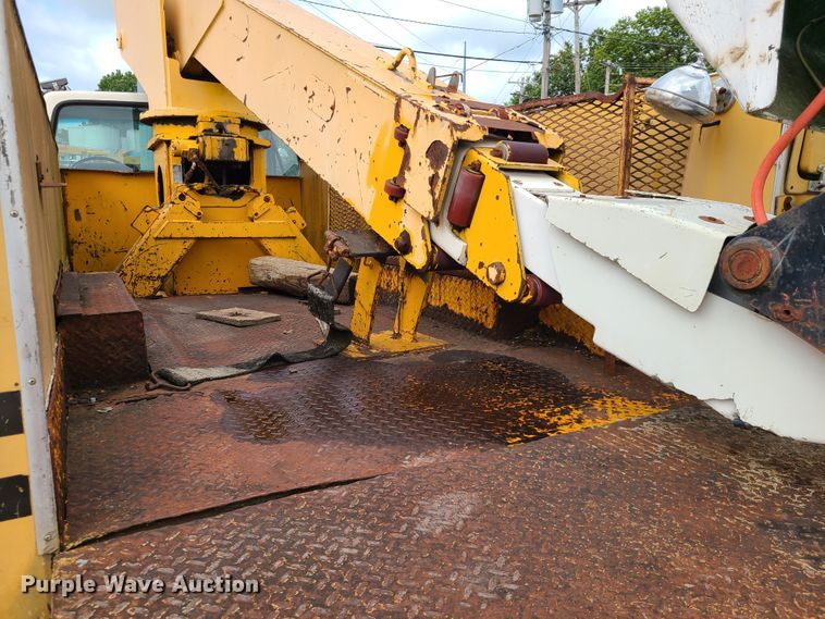 image for item IC9891 1989 Ford F700  bucket truck