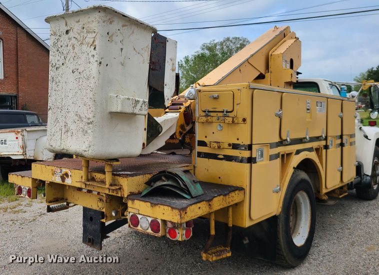 image for item IC9891 1989 Ford F700  bucket truck