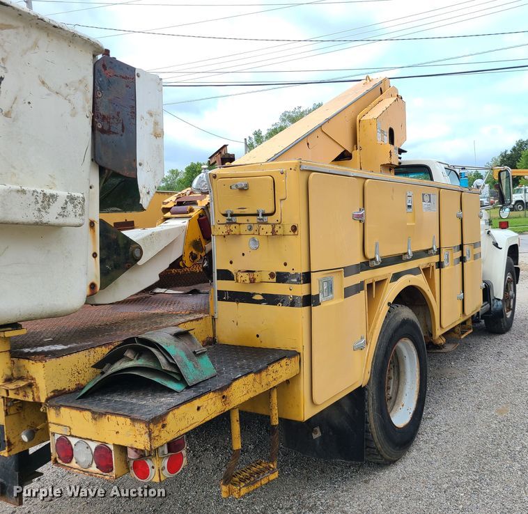 image for item IC9891 1989 Ford F700  bucket truck