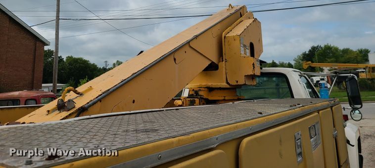 image for item IC9891 1989 Ford F700  bucket truck