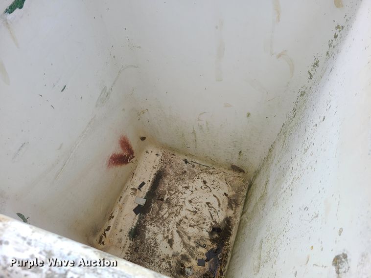 image for item IC9891 1989 Ford F700  bucket truck