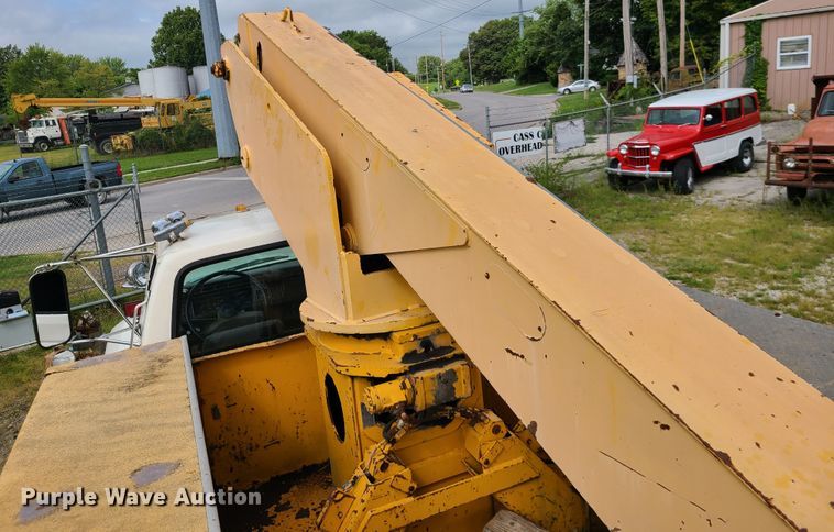 image for item IC9891 1989 Ford F700  bucket truck