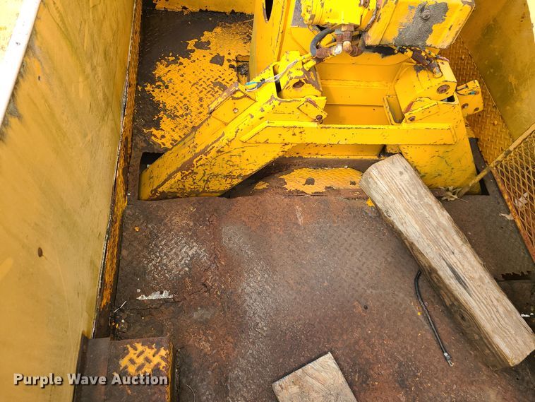 image for item IC9891 1989 Ford F700  bucket truck