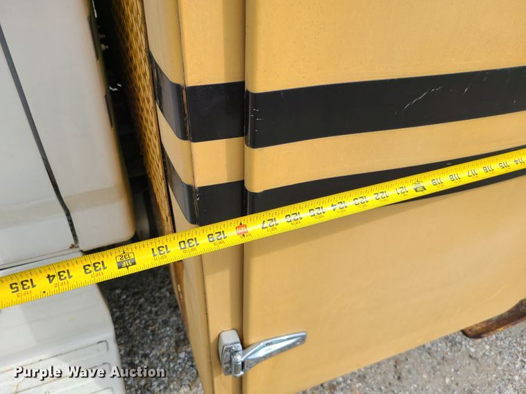 image for item IC9891 1989 Ford F700  bucket truck