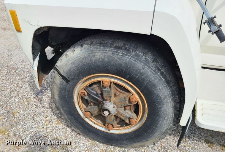 image for item IC9891 1989 Ford F700  bucket truck