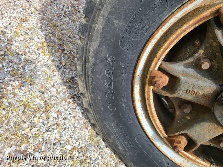 image for item IC9891 1989 Ford F700  bucket truck