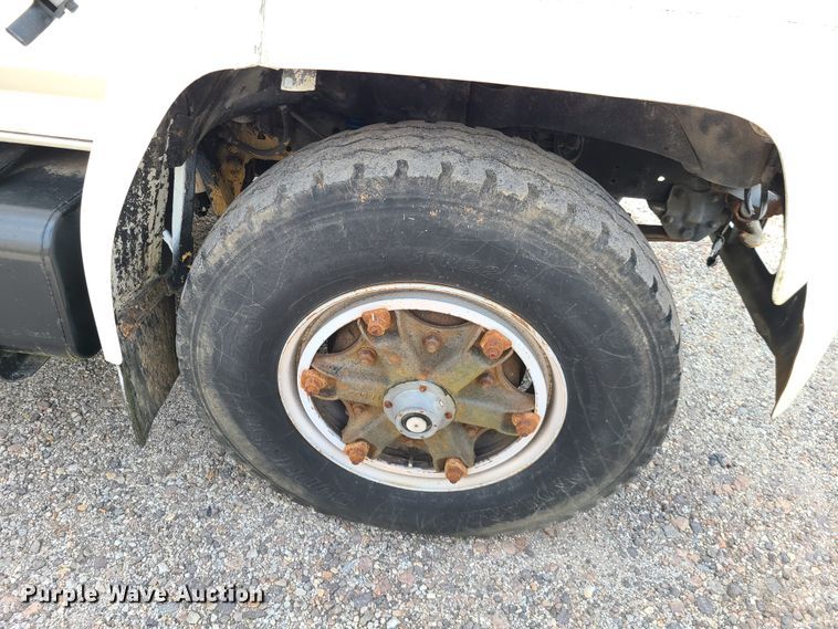 image for item IC9891 1989 Ford F700  bucket truck