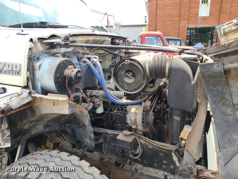 image for item IC9891 1989 Ford F700  bucket truck