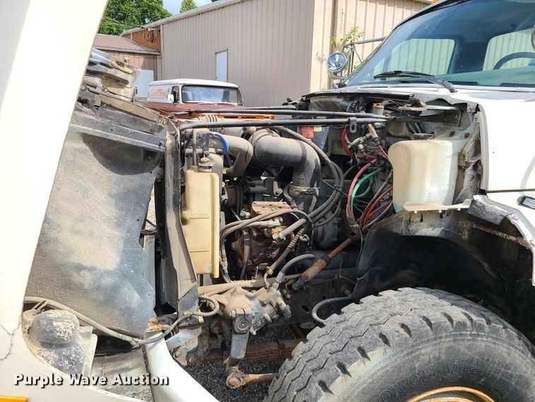 image for item IC9891 1989 Ford F700  bucket truck