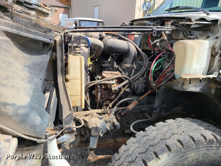 image for item IC9891 1989 Ford F700  bucket truck