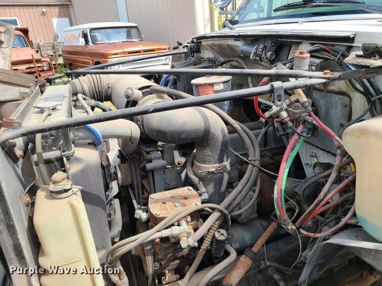 image for item IC9891 1989 Ford F700  bucket truck