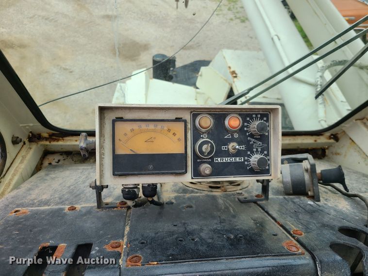 image for item IC9893 P&H RT50  crane