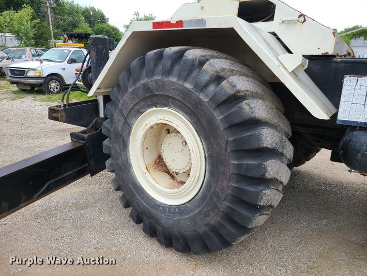 image for item IC9893 P&H RT50  crane