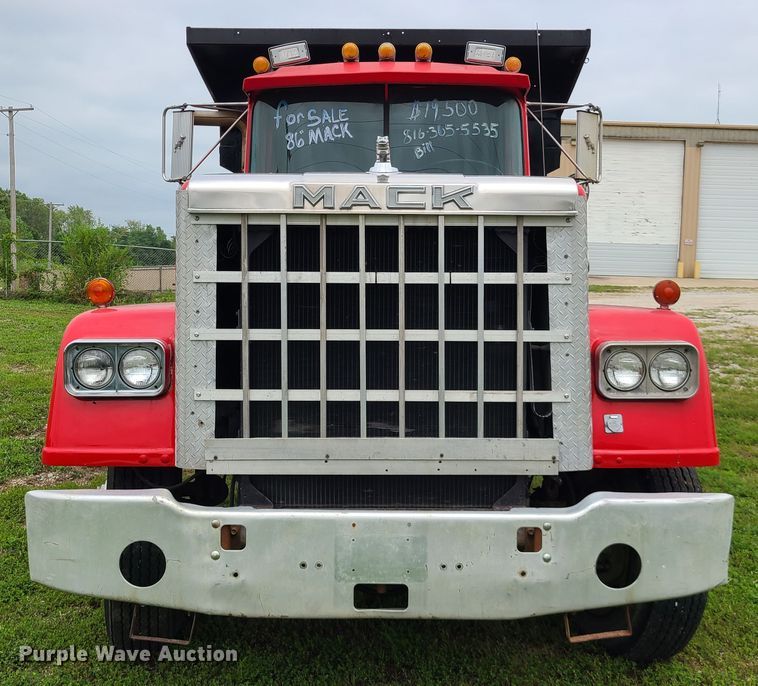 image for item IC9895 1982 Mack RWS786LST  dump truck