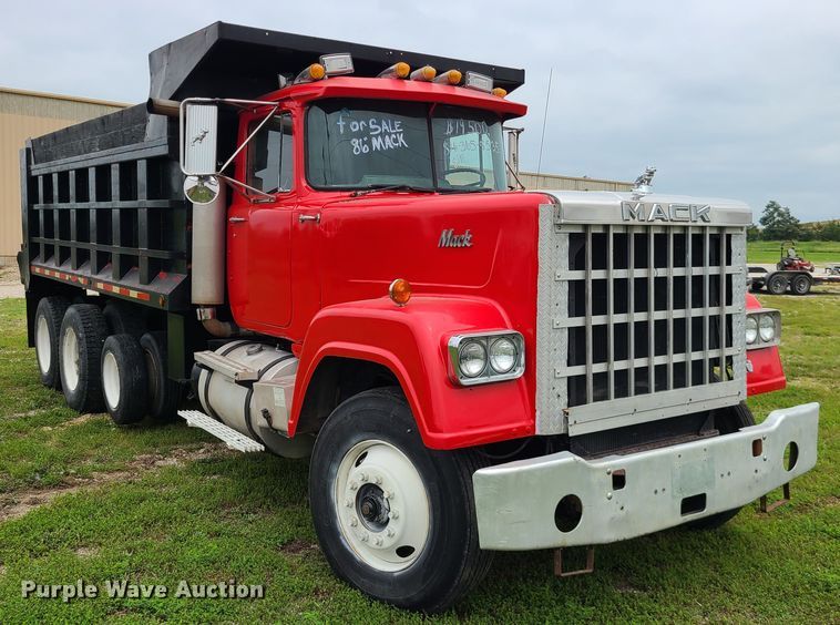 image for item IC9895 1982 Mack RWS786LST  dump truck