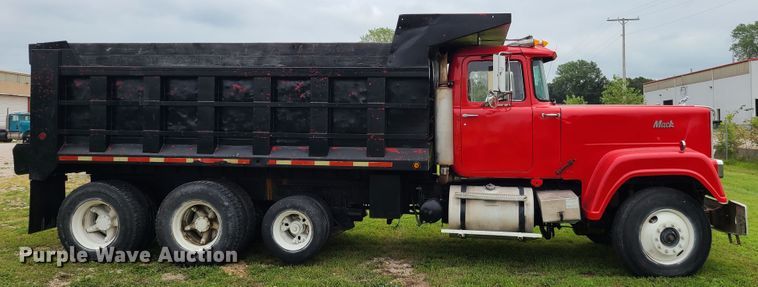 image for item IC9895 1982 Mack RWS786LST  dump truck