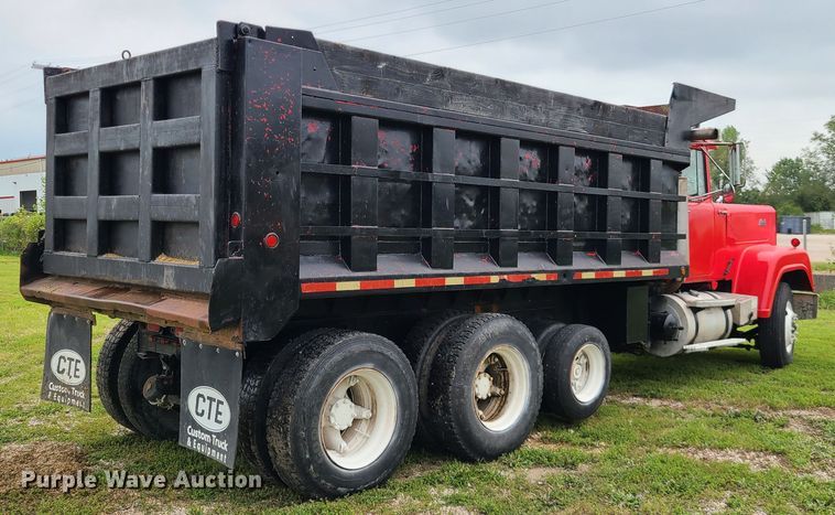 image for item IC9895 1982 Mack RWS786LST  dump truck