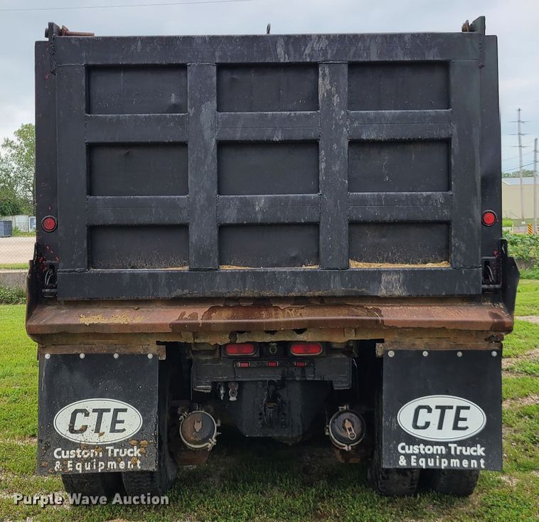 image for item IC9895 1982 Mack RWS786LST  dump truck