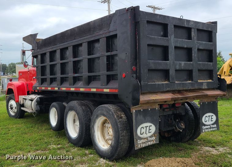 image for item IC9895 1982 Mack RWS786LST  dump truck