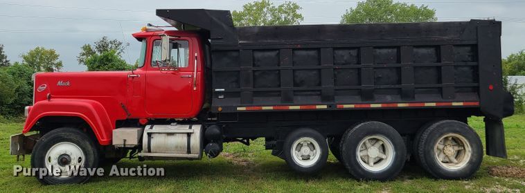 image for item IC9895 1982 Mack RWS786LST  dump truck