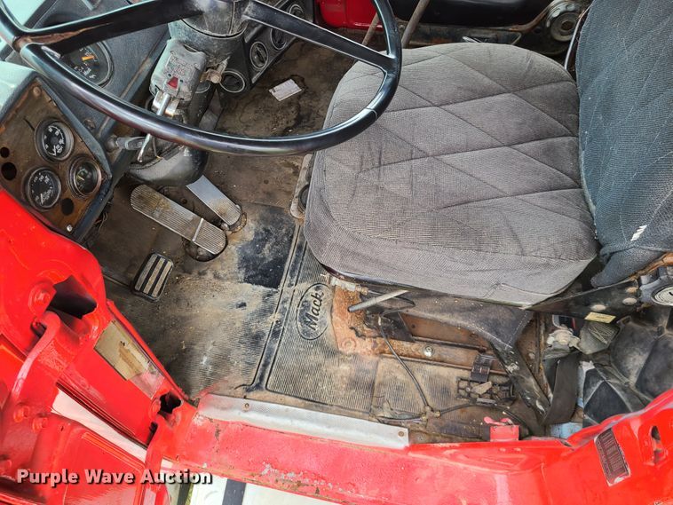 image for item IC9895 1982 Mack RWS786LST  dump truck