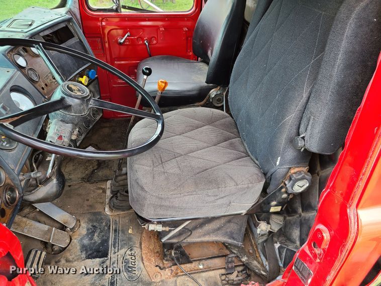 image for item IC9895 1982 Mack RWS786LST  dump truck