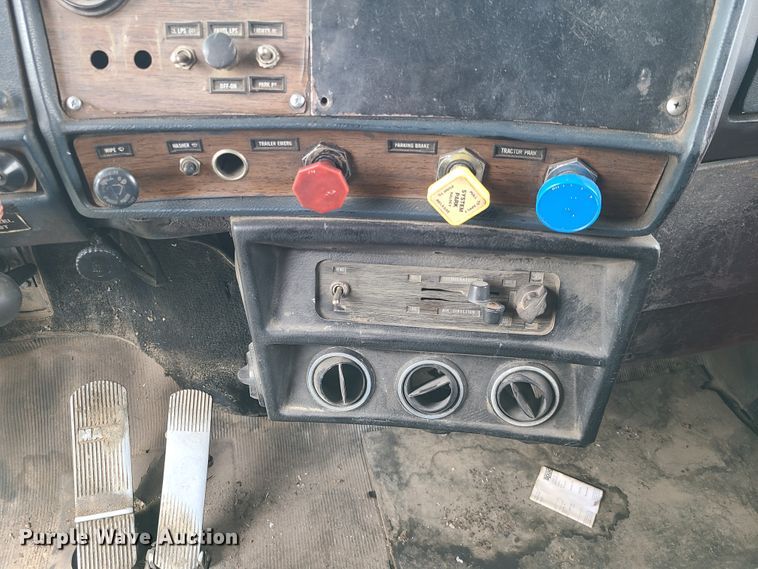 image for item IC9895 1982 Mack RWS786LST  dump truck