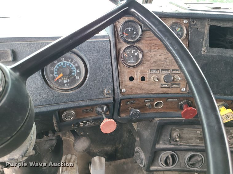 image for item IC9895 1982 Mack RWS786LST  dump truck